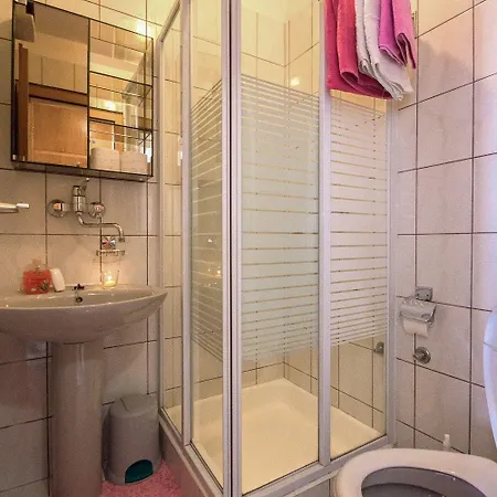 Komfortables Nur 400 Meter Zum Mit Traumhaften Meerblick Apartman Novi Vinodolski