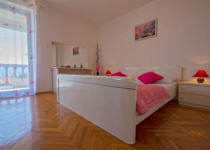 Komfortables Nur 400 Meter Zum Mit Traumhaften Meerblick * Novi Vinodolski